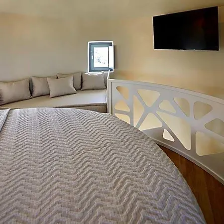 Aecon 4* Santorini Island